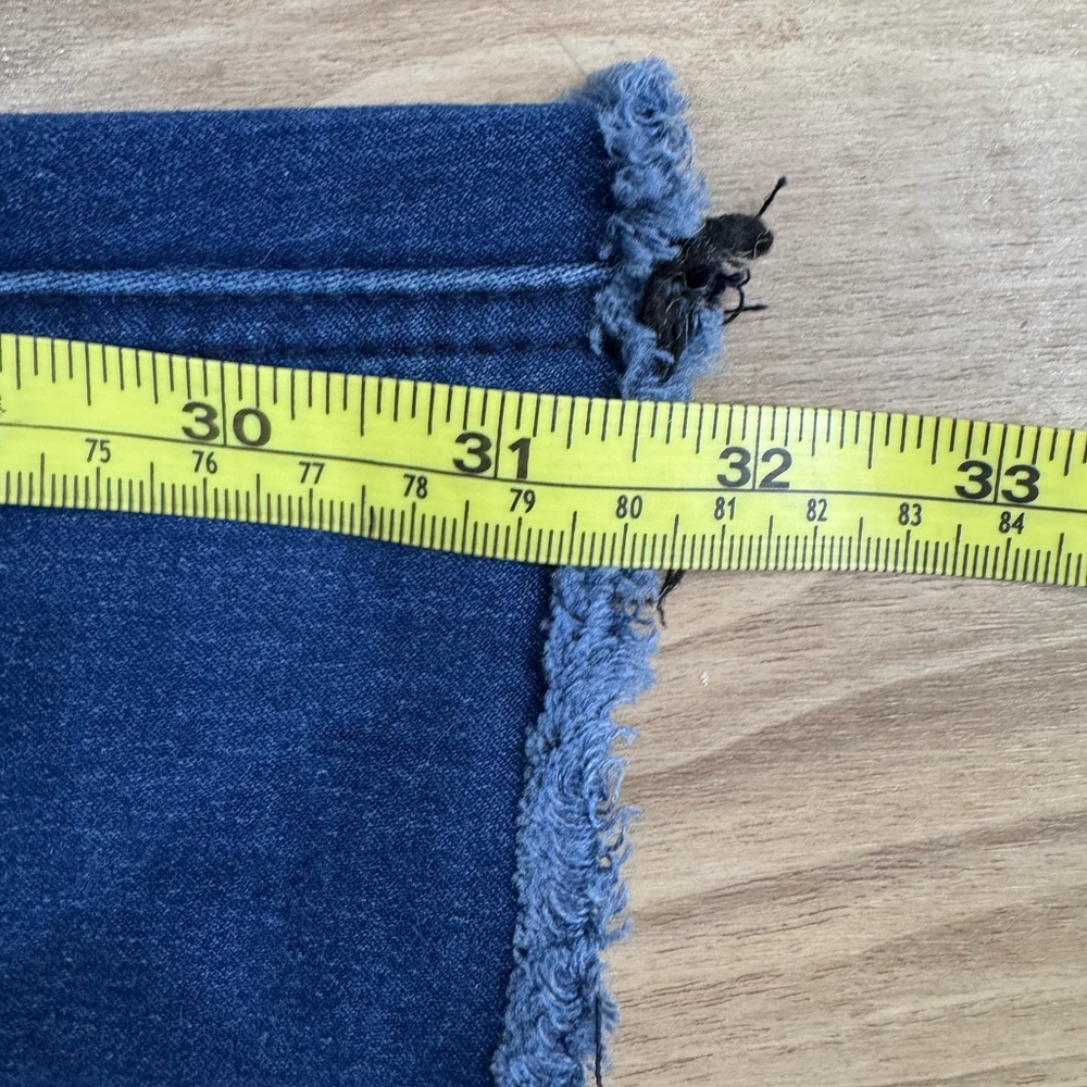 Elegant Indigo Flare Jeans - Picture 5 of 5